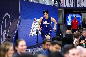 球探谈杨瀚森模板：进攻类似加尔扎 生涯上限参考戴德蒙