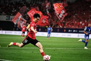 FIFA官网显示：蓉城29岁中场杨明洋会籍已变更为中国足协