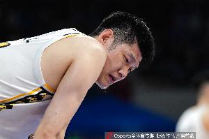 胡金秋赛后检查诊断为腹部外伤 广厦今天早上返回杭州