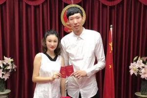 周琦妻子：我没逼周琦回国打CBA 也请大家别怀疑他为国效力的决心