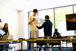 瀚森赴美日记 | 5月24日 今天来定制西装啦，期待一下吧