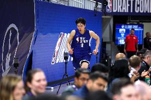 翻译：杨瀚森犹他爵士试训表现惊艳 上去就13-0打爆了对手