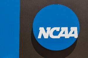 美记：NCAA正在调查多起球员涉赌案件 涉事球员可能遭终身禁赛
