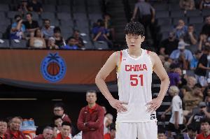 等你！杨瀚森转发：永不言败 奋勇向前 中国男篮 一起加油！