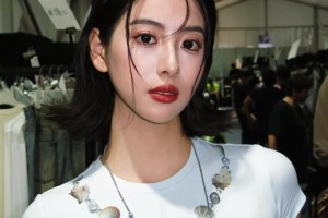 这颜值+气质太权威了NBA美女主持人秋童晒个人走秀片段~